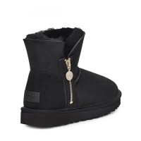 UGG Bailey Zip Mini Black